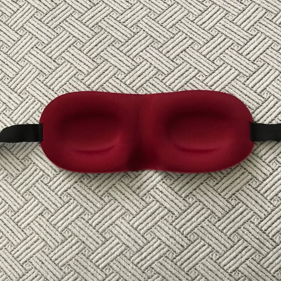 3D Contoured Sleep Eye Mask Red Travel Airplane Bed Calm Relaxing - Picture 3 of 3